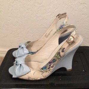 🦋White Baby Blue and Floral print wedges🦋